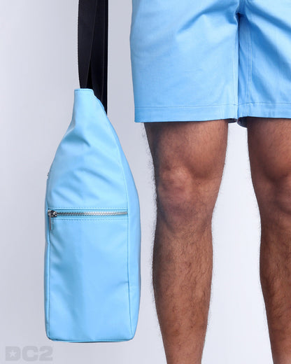 View the large COASTAL BLUE men’s handbag, perfect for storing travel essentials, sportswear, and beach supplies, including laptops, wallets, etc. The front and side pockets provide quick access to your water bottle, umbrella, and other small items.