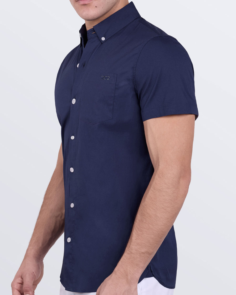 Slim-fit Navy Boomer cotton shirt for men, tapered side profile with short sleeves and DC2 logo.