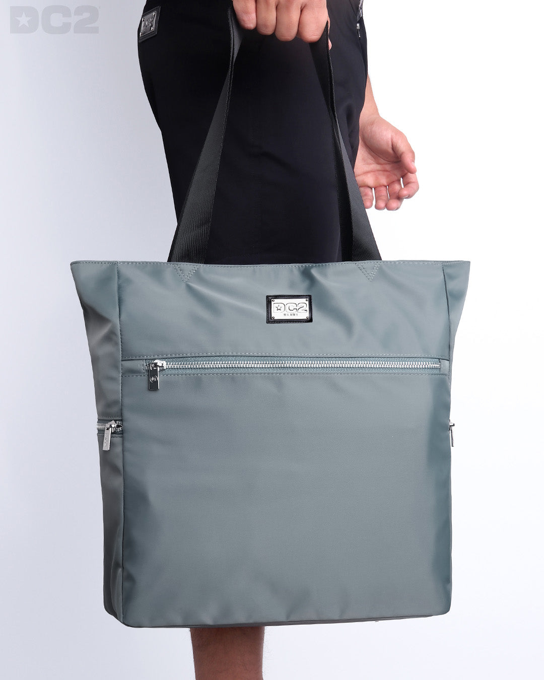 The VACAY GRAY Poolside Tote Bag in a grey color. This perfect day tripper bag protect your belongings from spills and splashes designed by DC2 in Miami.