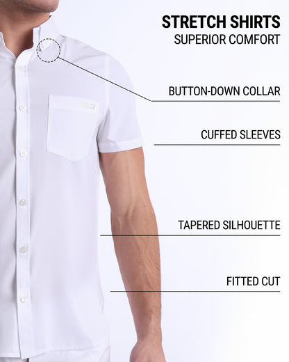 An infographic explaining the features of the men’s sleeveless Hawaiian Stretch Shirt. The shirt offers superior comfort, a fitted cut, tapered silhouette, cuffed sleeves, and a button-down collar.